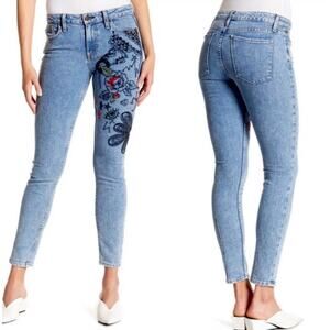 Alice and Olivia Embroidered Mid-Rise Skinny Jean - 28